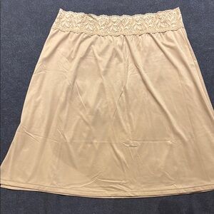 Vassarette Beige 18” Half-Slip
